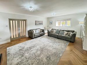 Lounge- click for photo gallery